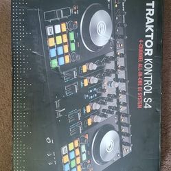 Traktor Kontrol S4