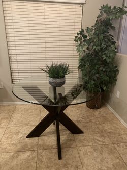 Beautiful Glass dining table - 42”