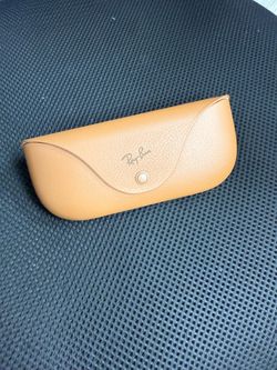 Ray-Ban Meta Wayfarer Gen 2 Glasses with Charging Case. no cords