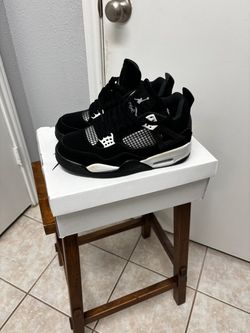 Jordan’s 4 white thunder used size 7
