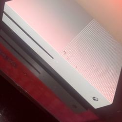 Xbox One S Great Condition 1 Controller And Games Downloaded 