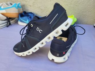 On Cloud Running Sneakers Navy Blue size 12