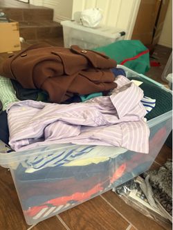 TONS of clothes read description