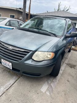 Chrysler town and country 05