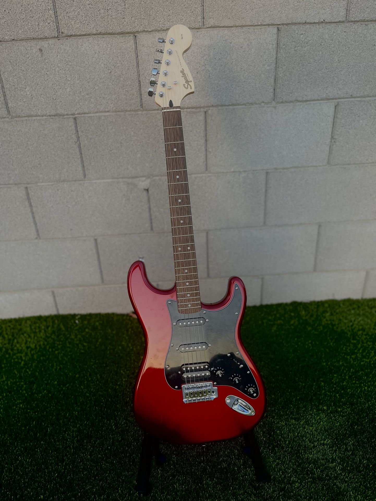 Fender Player II Stratocaster HSS Rosewood Fingerboard Limited-Edition Electric Guitar Candy Red Burst