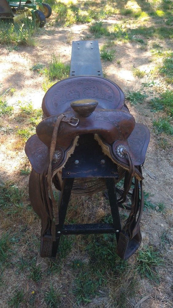 Western  Saddle 