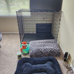 XL Dog Kennel 2 Beds And 3 KONG chew Toys. With 10 pounds of Premium Raw Dod Food 