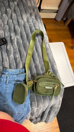 Olive green colored purse ❤️