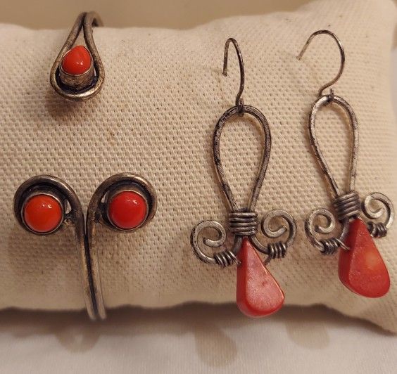 BRACELET & EARRINGS SET