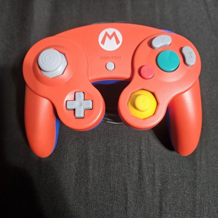Club Nintendo Mario Gamecube Controller