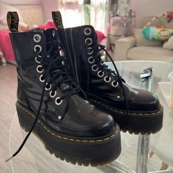 Dr. Martens Jadon Max Platform Boots