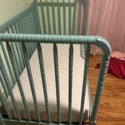 Crib/ Toddler Bed