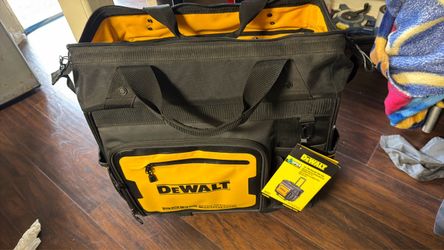 DeWalt 18 Pro rolling tool bag