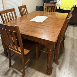 6-Person Dining Room Table – Great Condition!