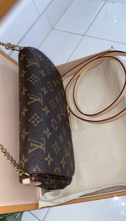 Louis Vuitton Cross Body Bag for Sale in Bakersfield, CA - OfferUp