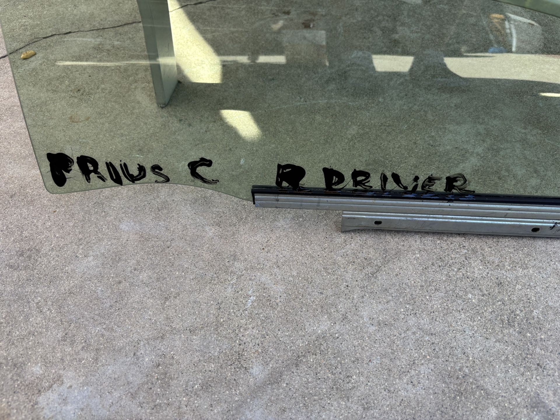 DRIVER REAR DOOR WINDOW GLASS FOR 2012-2019 TOYOTA PRIUS C OEM.
