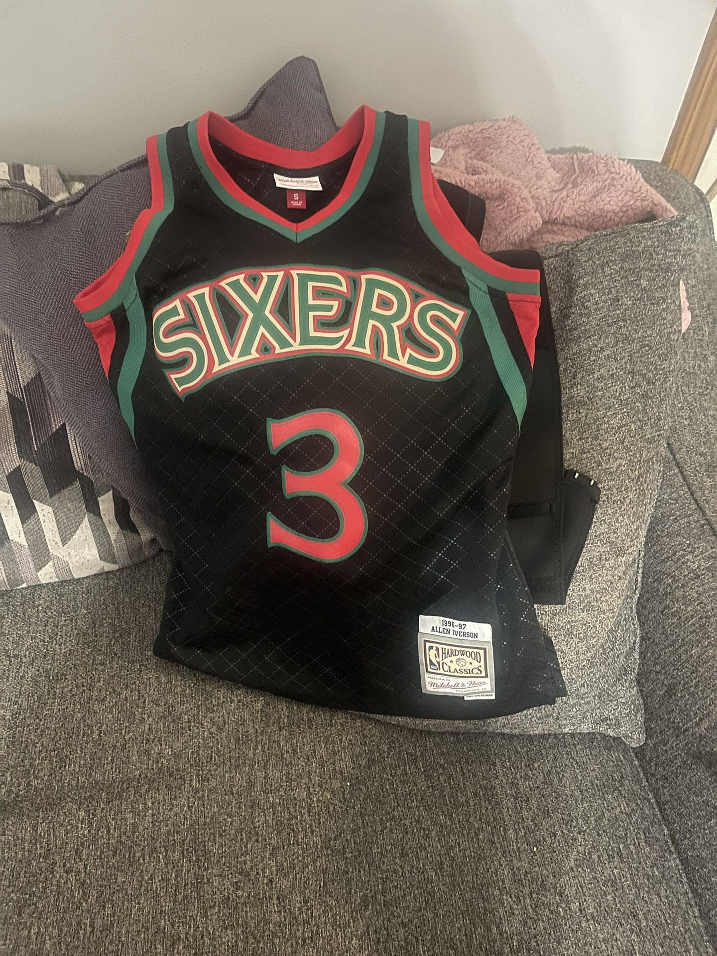 Allen Iverson 3 jersey size small