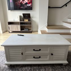 White Lift-top Coffee Table W/ Storage 