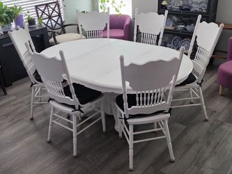 Carved Wooden Dining Table & Dining Chairs Set
