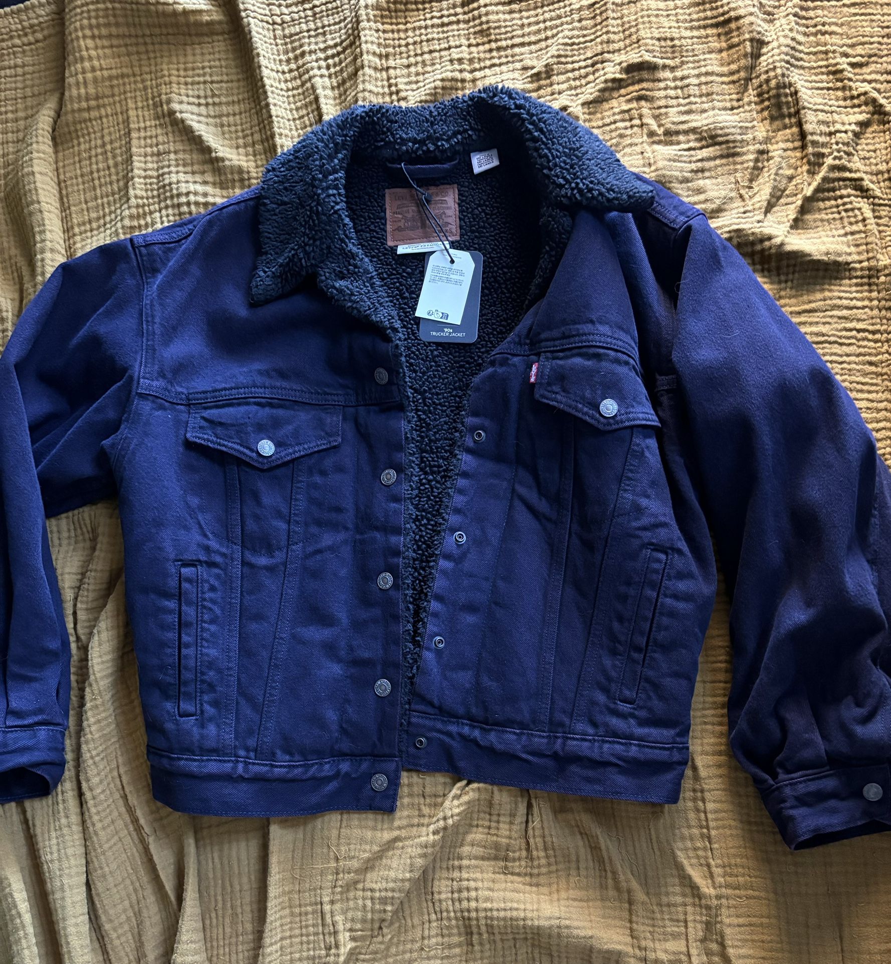 Levi’s women’s xs 90s trucker jacket 