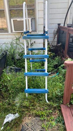 Pool ladder