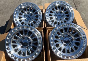 Brand new 18 inch kmc 552 rims 6x139.7