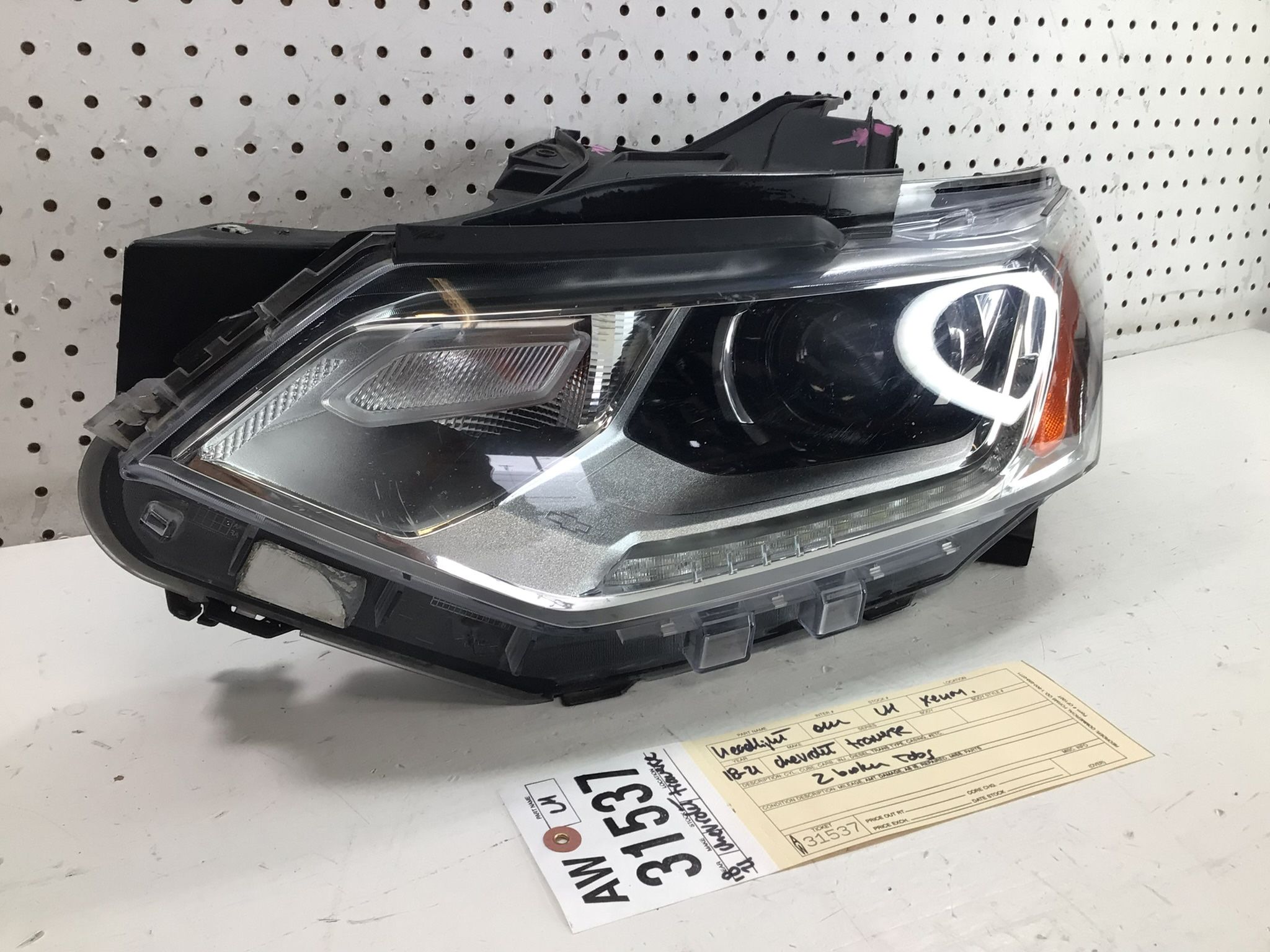 2018 2021 CHEVROLET TRAVERSE LEFT SIDE XENON HEADLIGHT LAMP OEM 84887857
