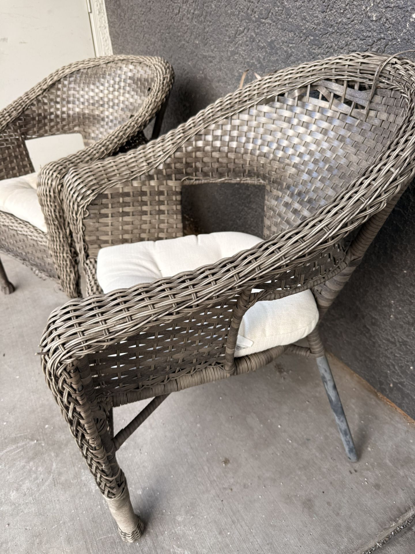 Patio chairs (cushions included)