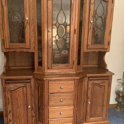 Oak Buffet Hutch...solid Oak wood. Beautiful piece in near perfect condition. 58"Wx77"Hx17.5/8'D. 2-pc.