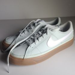 Nike Size US 4Y 