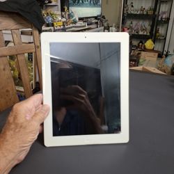 Faulty Apple IPad 2nd Generation 16GB, 9.7" Screen, Physically In Good Condition But Will Not Turn On, No Charger Cable-Use For Parts Or Repair