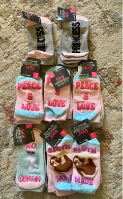 Girls gripper socks. Size 9–2.5.