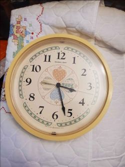 Vintage New Haven / Burwood Quartz Wall Clock Cottagecore Grandmacore USA