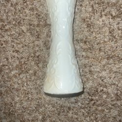 Chateau Collection VTG Fine China Bud Flower Vase Beige Cream Color w Gold Rim. Small chip on bottom. Gold is fading 