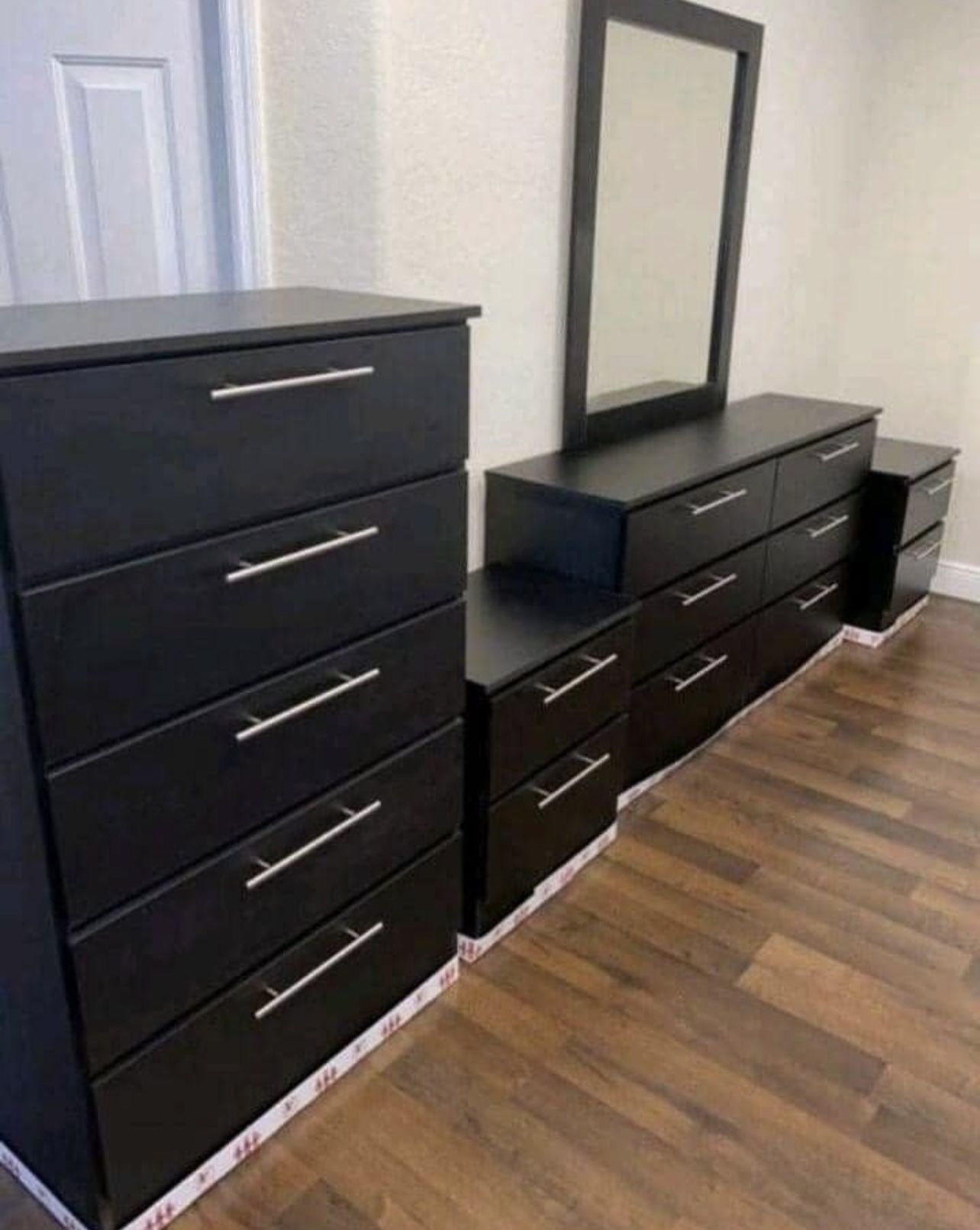 Dresser Whit Mirror, Chest And 2 Nightstands - Cómoda Con Espejo, Gavetero Y 2 Mesitas De Noche