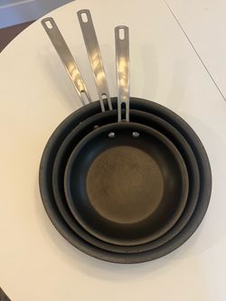 Set of 3 non-stick pans