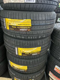 ‼️✔️235/40/19 vendo set de llantas nuevas headway