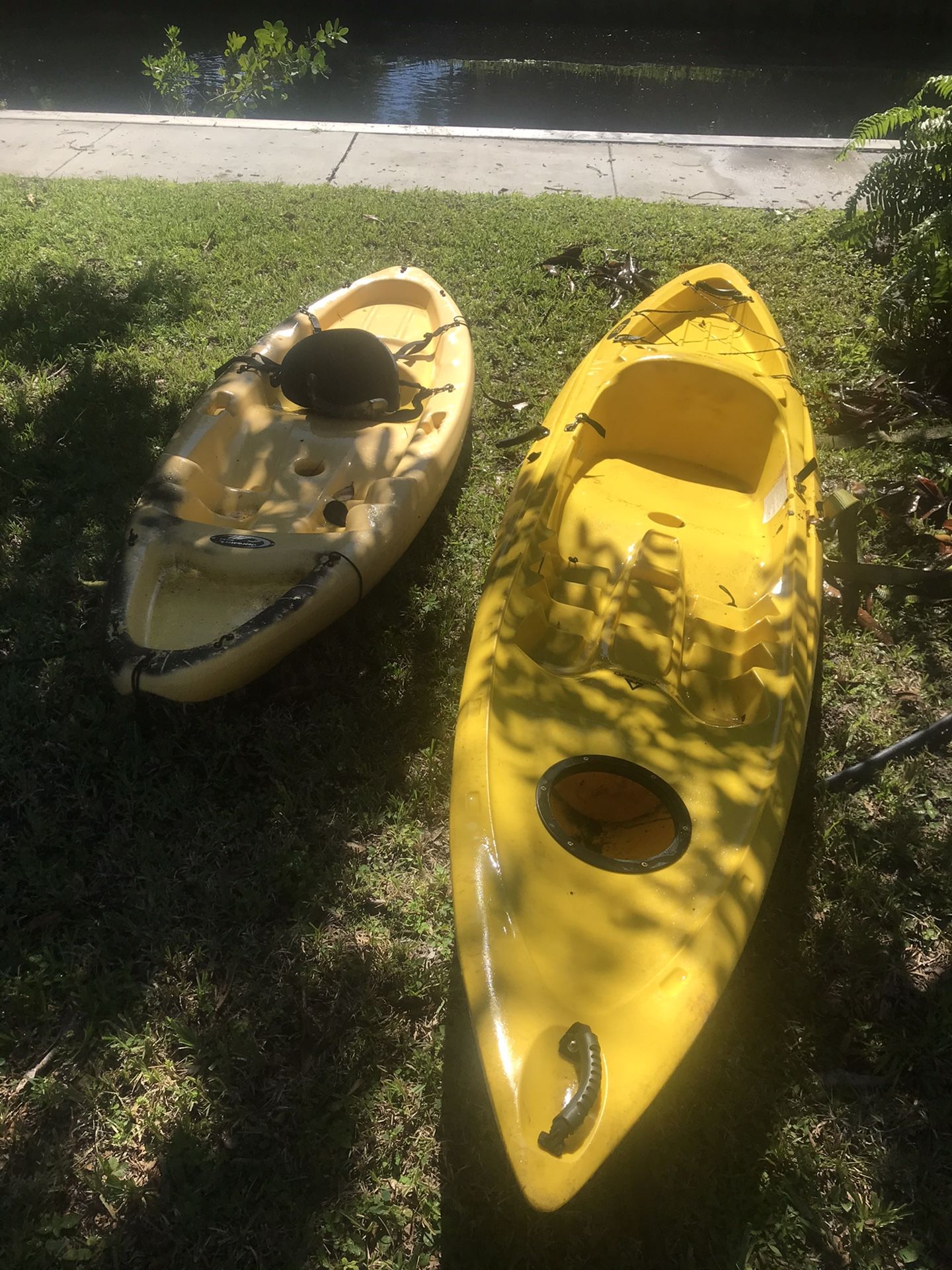 2 kayaks