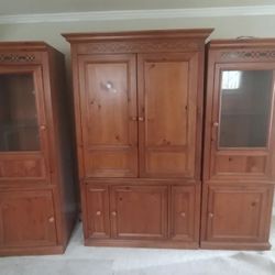 Large 3 piece entertainment center for sale
📺