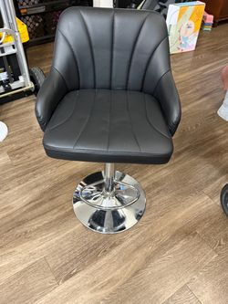 2 bar stools