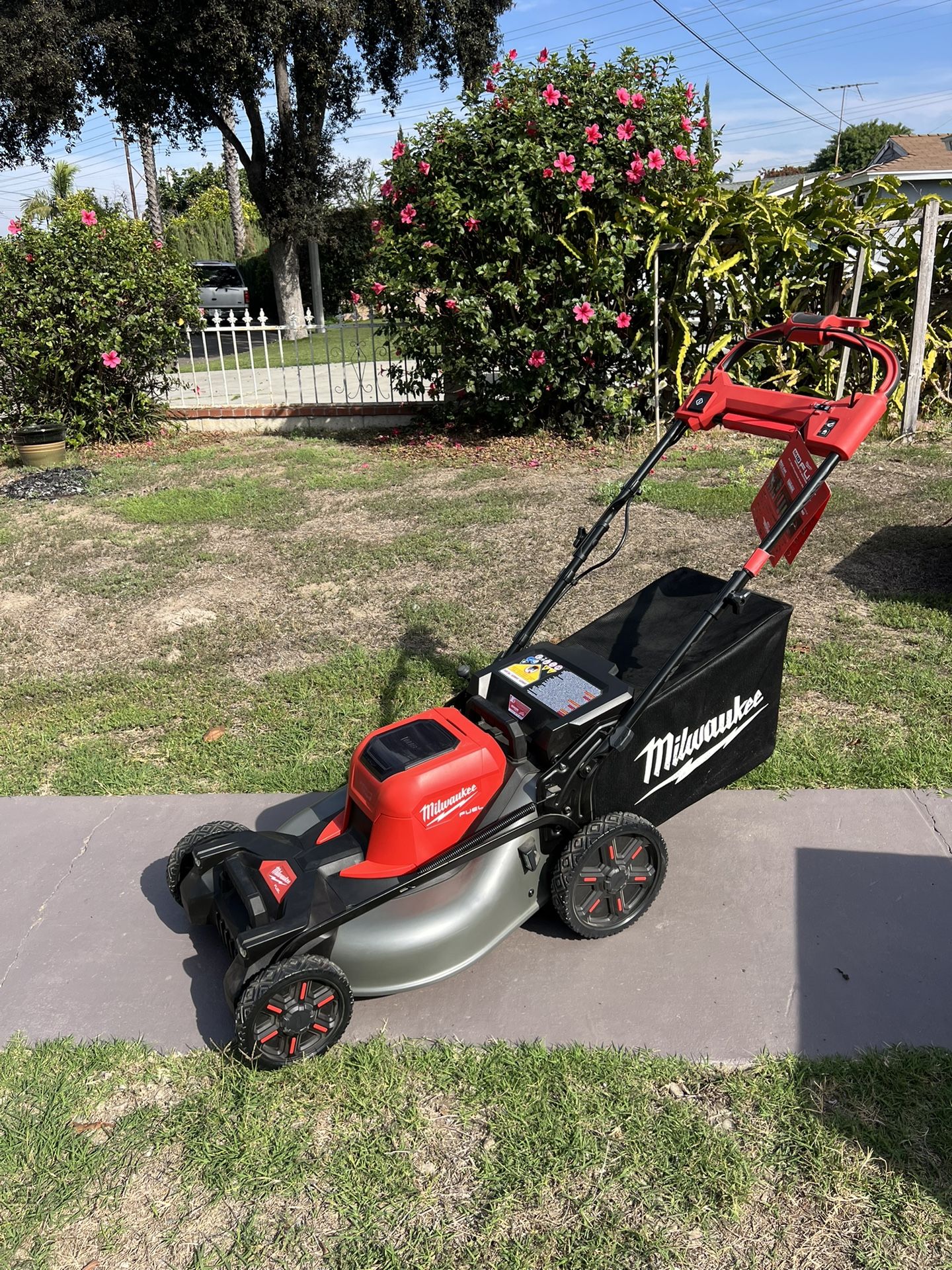 Milwaukee M18 FUEL Brushless Cordless 21 in. Walk Behind Dual Battery Self-Propelled Mower (Tool-Only)
