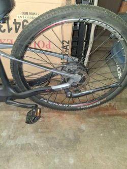 Karaon e-bike the frame is dark gray it's a heavy frame 29 in dark gray
