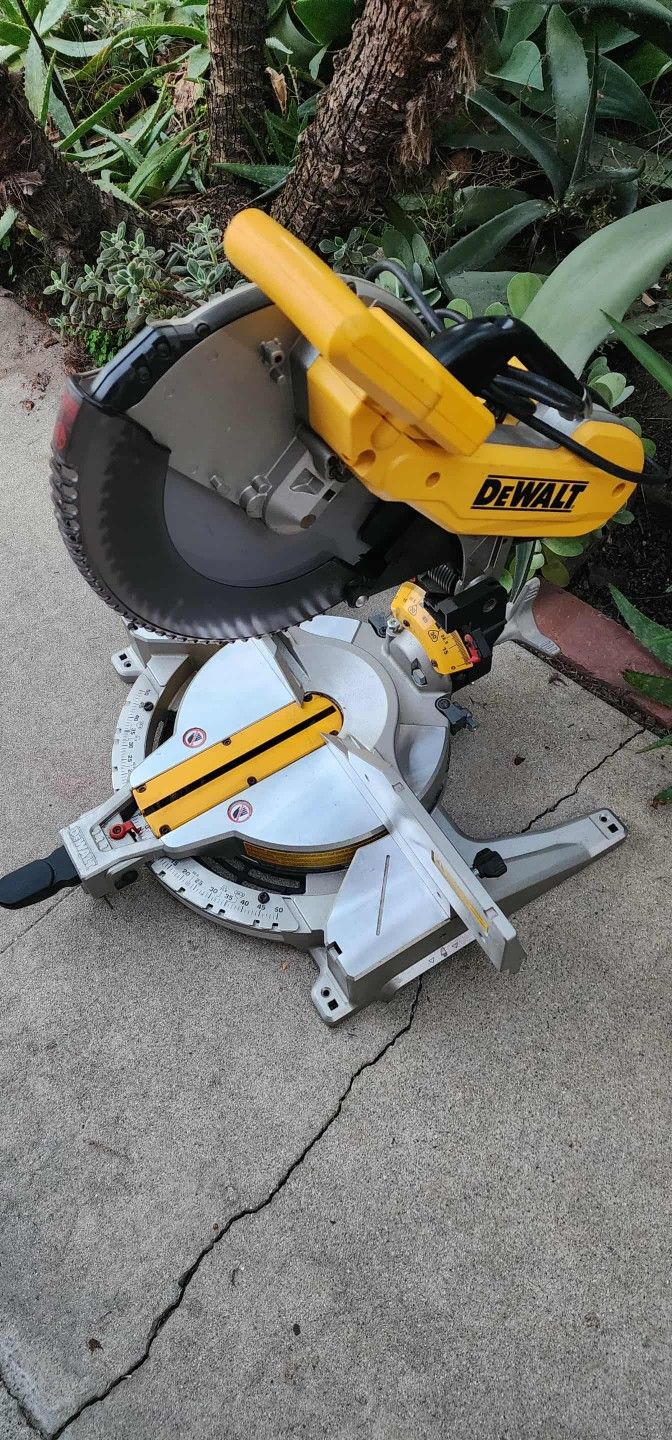 Dewalt Compound Miter Saw