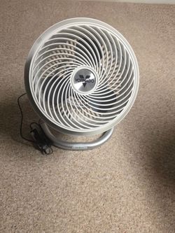 Vornado Whole Room Air Circulator Fan Vornado 723DC Energy Smart Full-Size Air Circulator, Fan with Variable Speed Control, Brushless DC Motor, 100 ft
