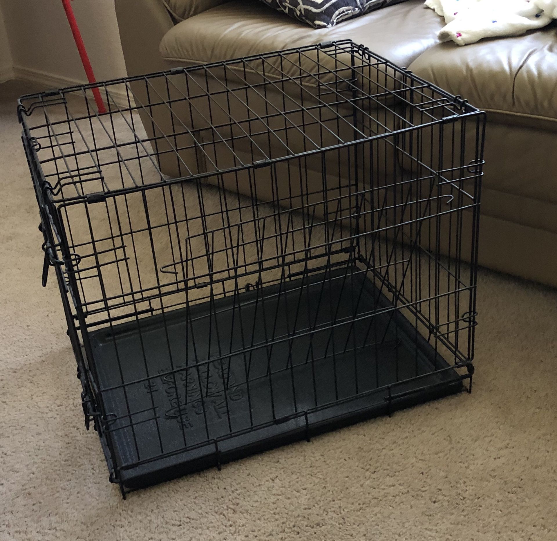 Dog crate with divider