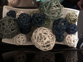 Decorative Wicker Balls with white plate