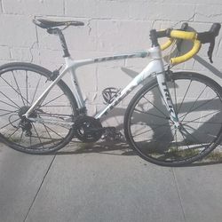 Road Carbon Bike with Duotrap Sensor Included 
