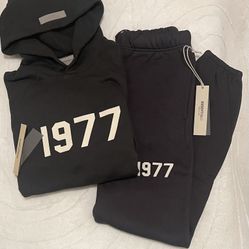 Essentials Hoodie XS & Sweatpants S-Outfit 