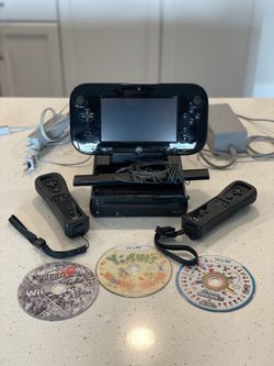Nintendo Wii U Console 32GB Basic Set + 3 Games