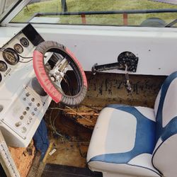 1988 FOUR WINNS INBOARD Blue/white 20ft